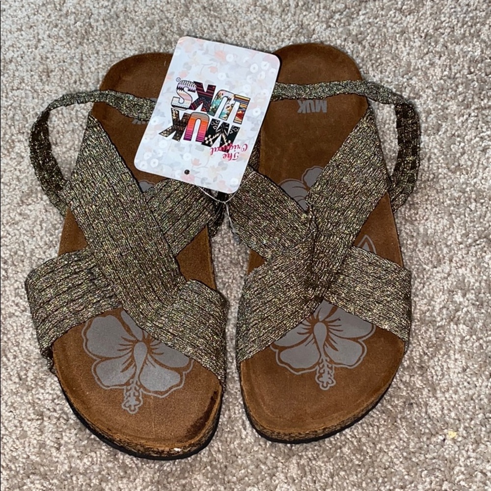 NWT Muk Luk Sandals